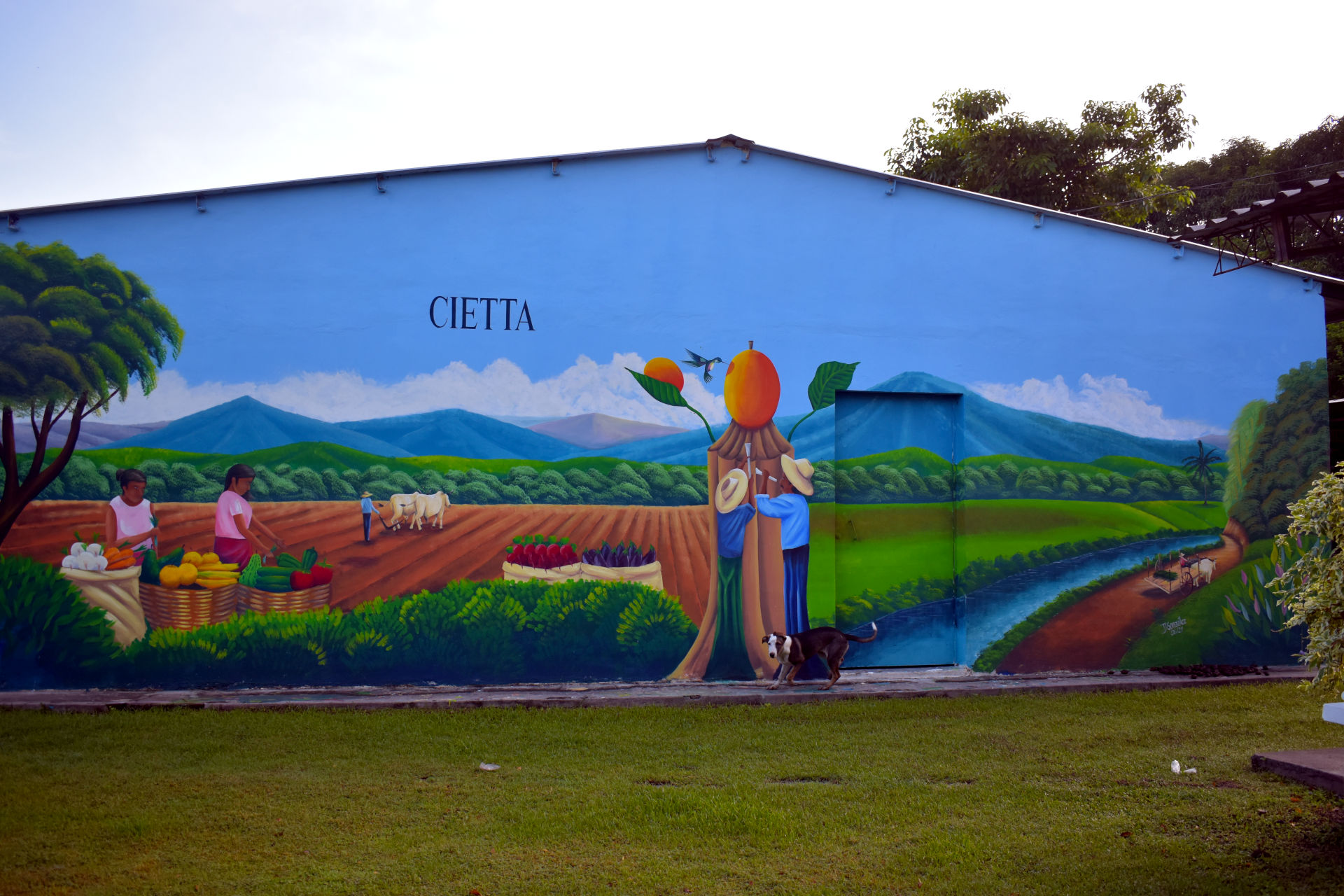 Mural en la fachada del Centro CIETTA